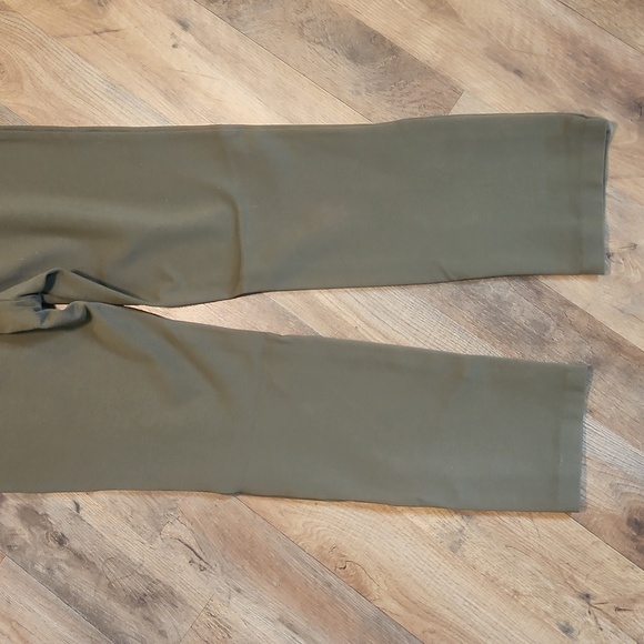 👖LIZ CLAIBORNE Olive Green Pants with Gold Button Accents - Picture 6 of 8